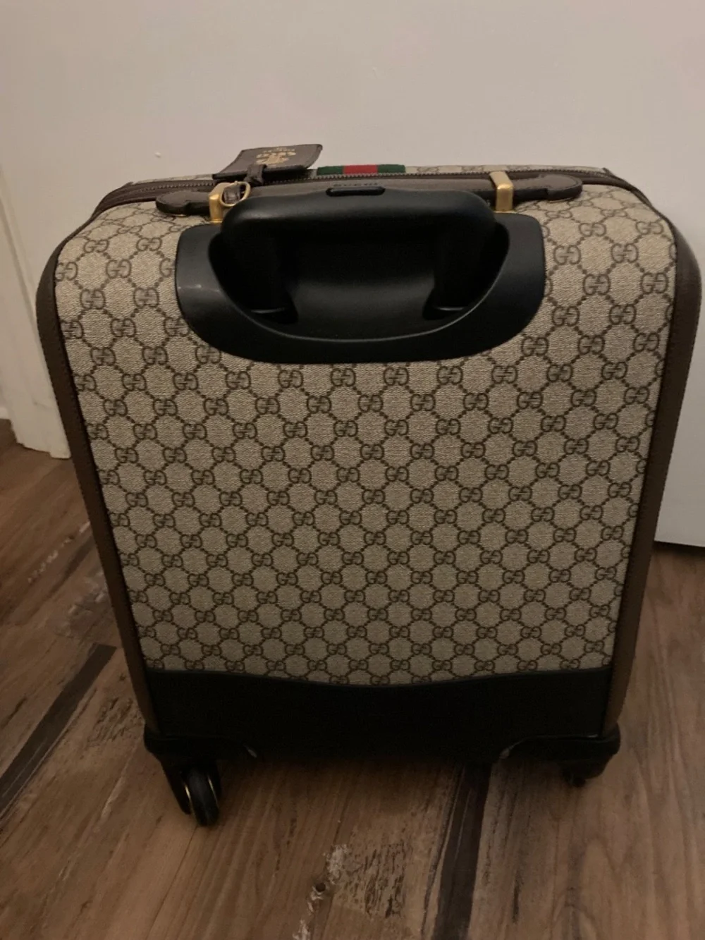 Gucci - Picture 3 of 4